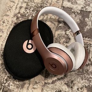 Beats Solo in Rose Gold